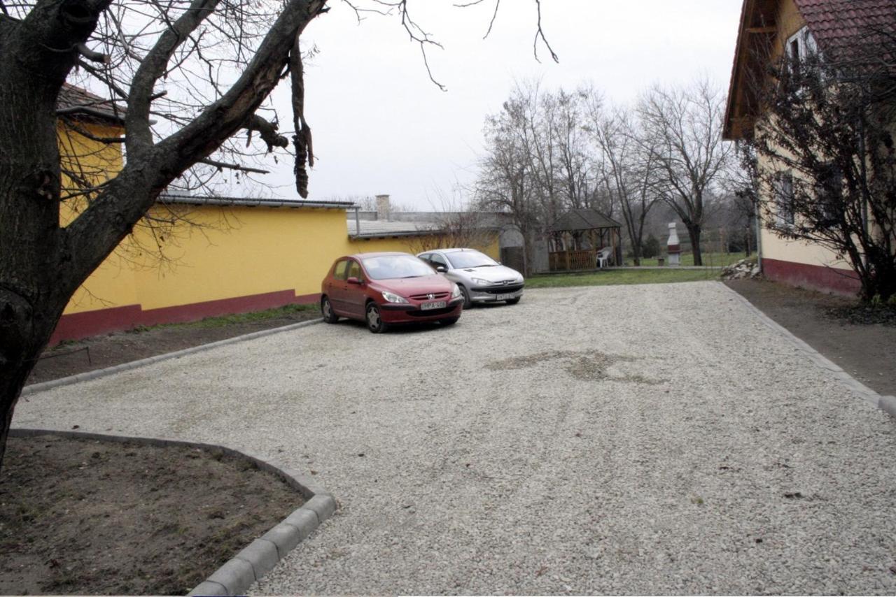 Apostag Casa Napsugar Panzio B&B 외부 사진