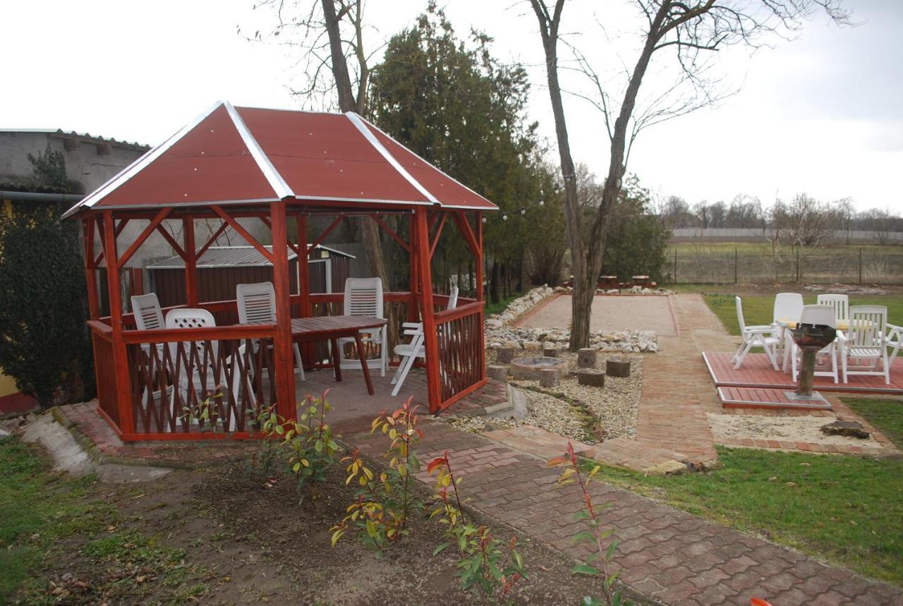 Apostag Casa Napsugar Panzio B&B 외부 사진