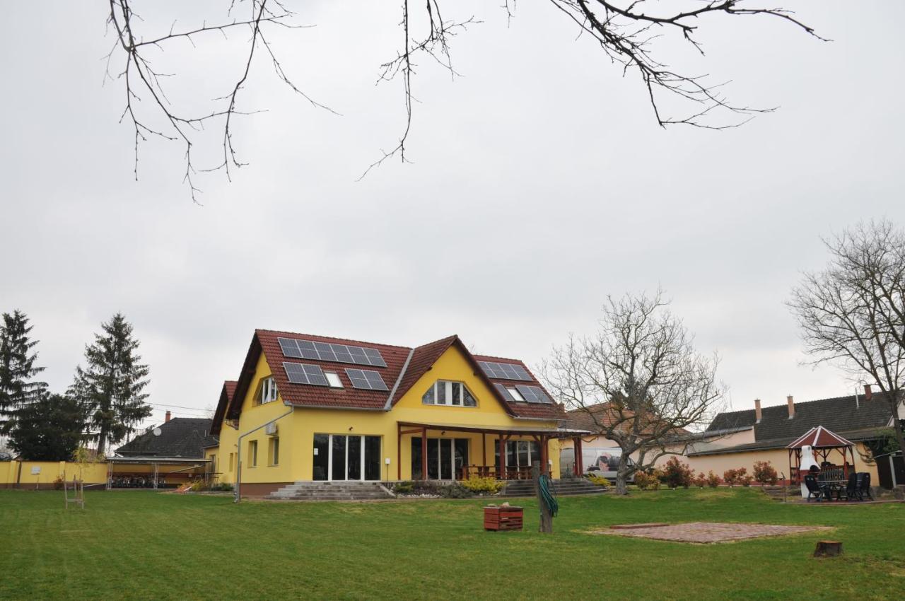 Apostag Casa Napsugar Panzio B&B 외부 사진