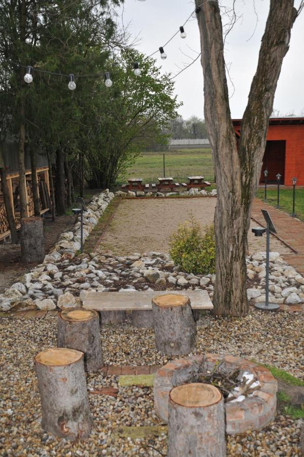 Apostag Casa Napsugar Panzio B&B 외부 사진