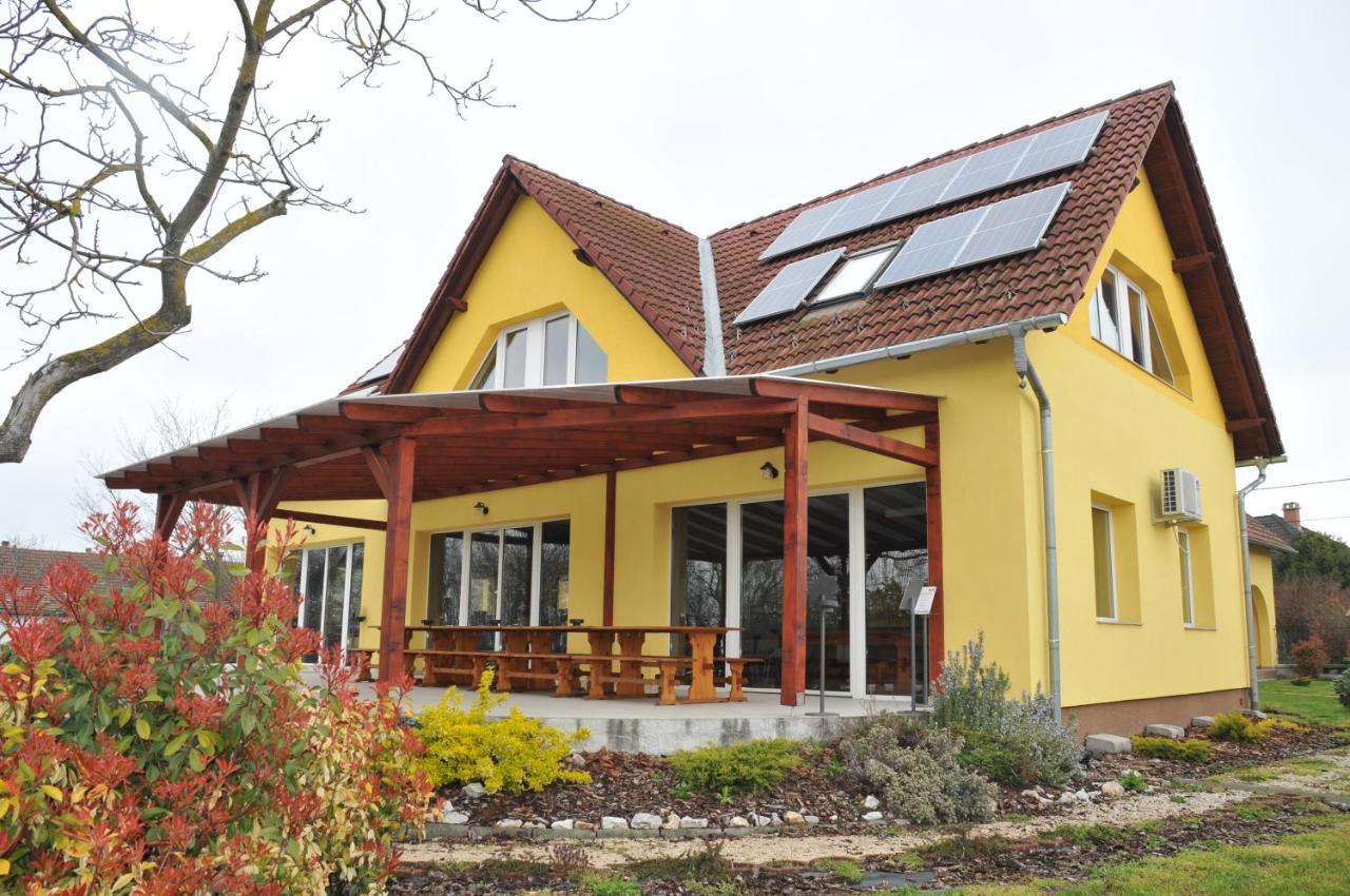 Apostag Casa Napsugar Panzio B&B 외부 사진