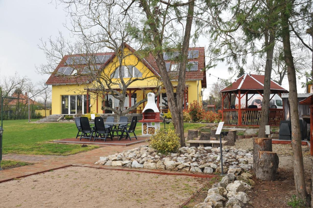 Apostag Casa Napsugar Panzio B&B 외부 사진