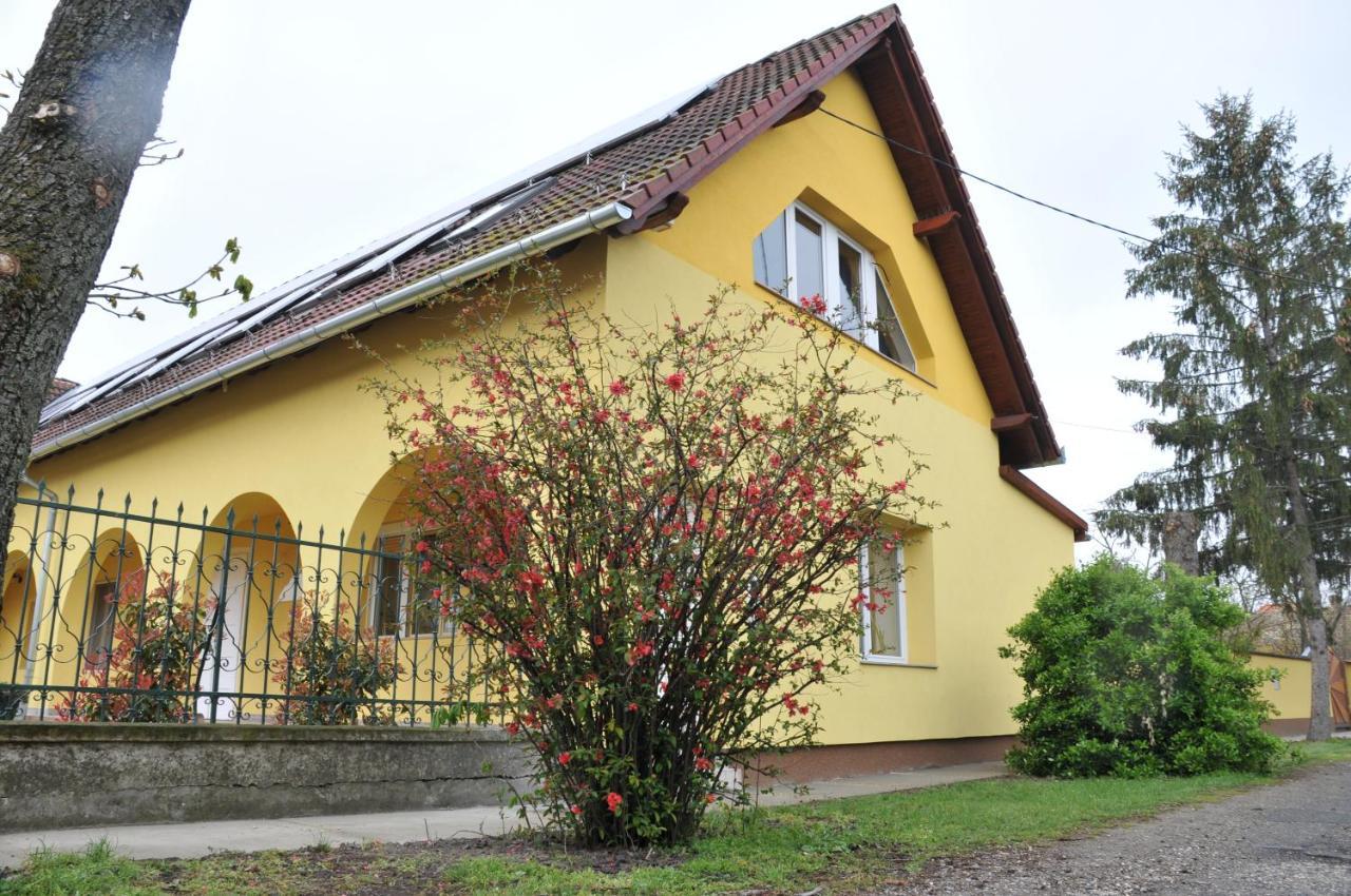 Apostag Casa Napsugar Panzio B&B 외부 사진