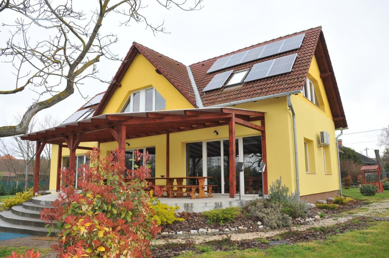 Apostag Casa Napsugar Panzio B&B 외부 사진